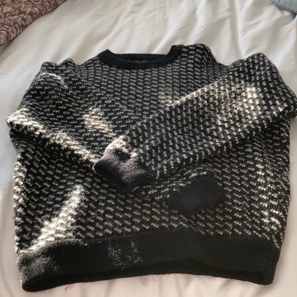 Wool and rayon men’s Roots sweater. Black with white. Large.
